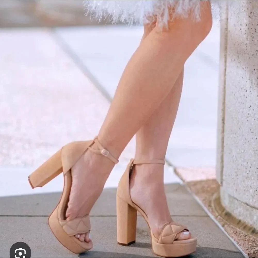 👠Vince Camuto Mahgs Block Heeled Sandals